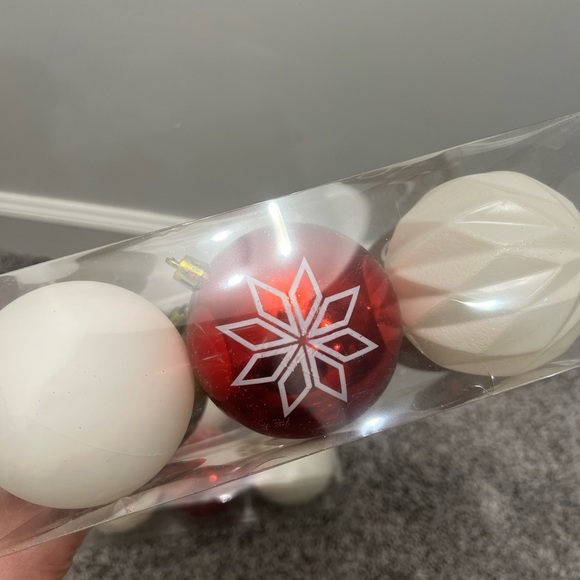 Place and Time Joann shatterproof ornaments set - Picture 2 of 4